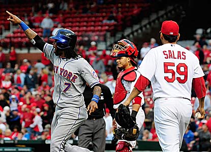 Jose Reyes scores the winning run on Willie Harris' single for the Mets, who drop the Cards two games back of the NL wild card. (Getty Images)