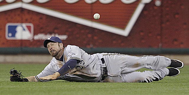 If Mark Kotsay -- or another Brewers outfielder -- catches this ball, maybe the Cardinals don't score. (AP)