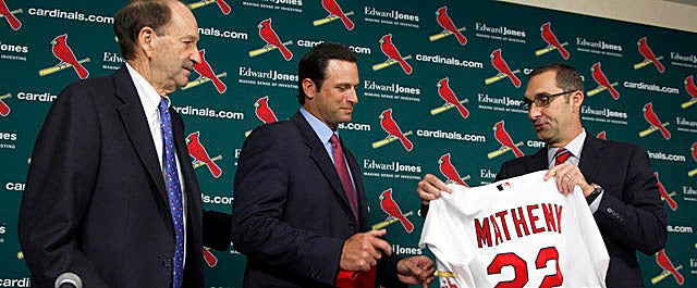 The Cardinals hand new manager Mike Matheny a No. 22 team jersey that doesn't fit. (AP)