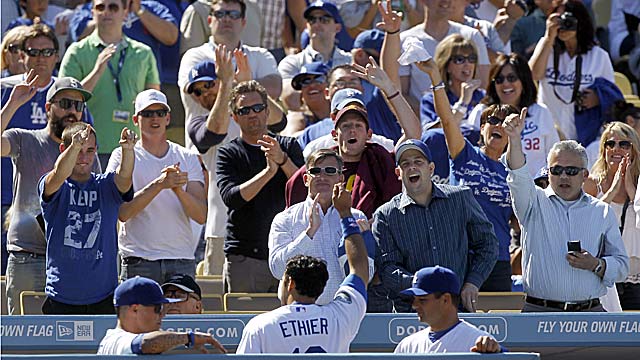 Roundup: Ethier's homer sends DODGERS to dramatic win