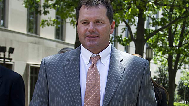 Roger Clemens is showing confidence after his attorney, Rusty Hardin, appeals to the jurors' hearts. (AP)