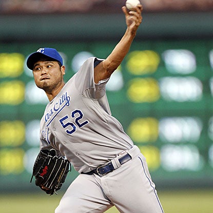 After dropping his previous four starts, the Royals' Bruce Chen wins his second straight decision by beating the Rangers.  (Getty Images)