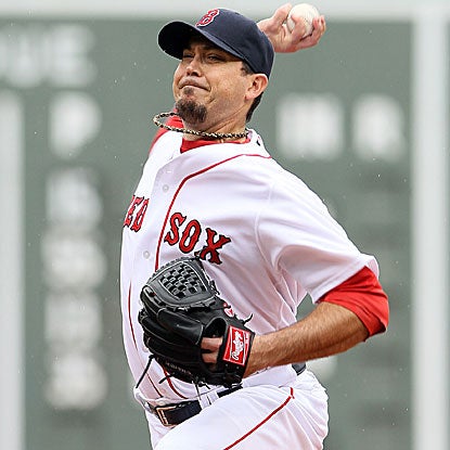 On his 32 birthday, Josh Beckett throws seven shutout innings and strikes out nine to lead the Red Sox over the Mariners.  (Getty Images)