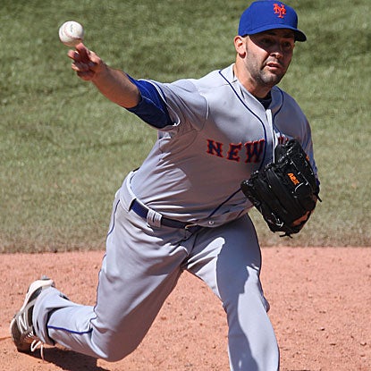 The Mets' Dillon Gee allows three runs in 6 2/3 innings to beat the Blue Jays for his first win in four starts.   (Getty Images)