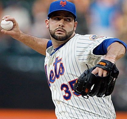 Dillon Gee is in command until the seventh inning extending the Mets' shutout streak to 29 innings. (Getty Images)