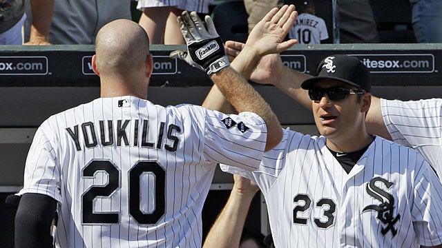 Unlike Bobby Valentine, White Sox manager Robin Ventura (right) embraces the presence of Kevin Youkilis. (AP)