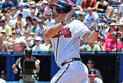 David Ross sends one of the Braves' three hits over the fence as the team bounces back following a tough extra-inning loss. (Getty Images)