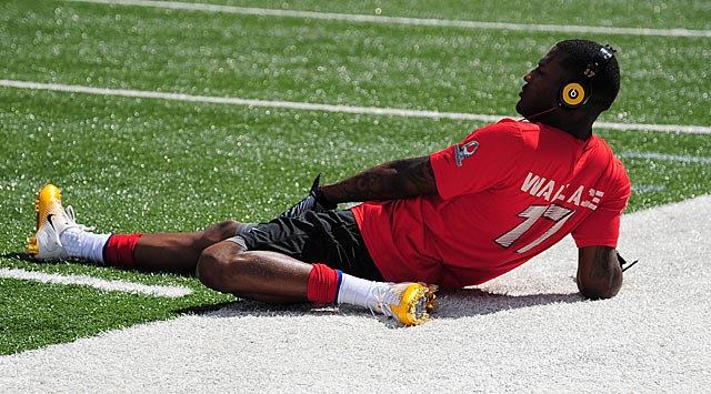 History suggests the Steelers will eventually reward Mike Wallace if he signs and reports. (Getty Images)