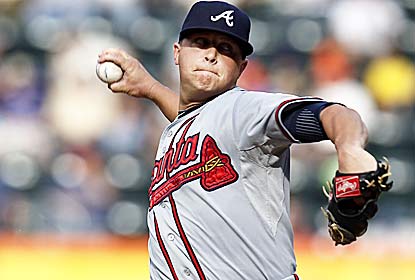 Kris Medlen extends the Braves' scoreless streak to 31 innings for their best string in over 20 years. (Getty Images)