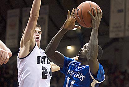 Mike McCall leads the way with 18 points as St. Louis maintains a one-game lead in the A-10 conference. (AP)