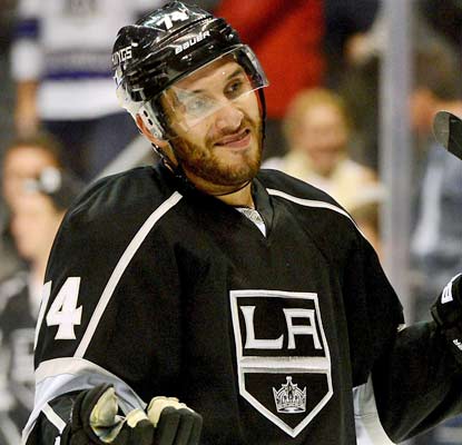 Dwight King signe dans la KHL Img24132943