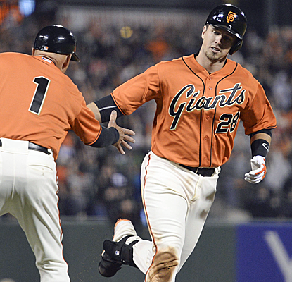 Mets win 8th straight, Conforto and Flores HR to beat Giants 