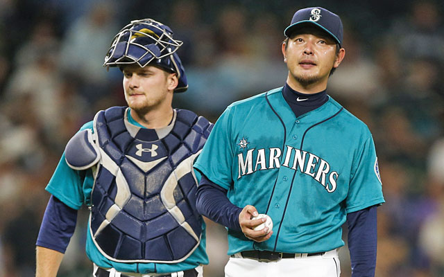 Hisashi Iwakuma returns to the Mariners after seeing his deal with the Dodgers unravel. (USATSI)