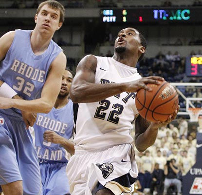 Brad Wanamaker attacks the basket en route to a 24-point night in the Panthers' season-opening win.  (AP)