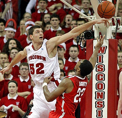 Keaton Nankivil denies Ohio State's David Lighty as the Wisconsin defense tightens up in the second half.  (AP)