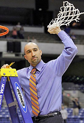 Whatever you do, do not bet against Shaka Smart cutting down a net in Houston. (AP)