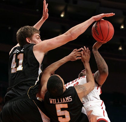 Garrett Stutz and Demetric Williams play tough defense on Alabama's Charles Hankerson as Wichita State wins the NIT. (Getty Images)