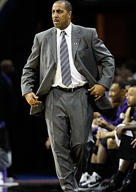 UW coach Lorenzo Romar says he's not interested in a job with the Timberwolves. (Getty Images)