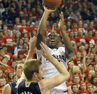 Gary Bell Jr. and the Zags improve to 5-0 after taking down the Irish by 20 points. (AP)