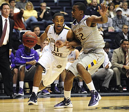 Murray State's Donte Poole (11) drives by Lipscomb's Malcolm Smith in the first half.  (AP)