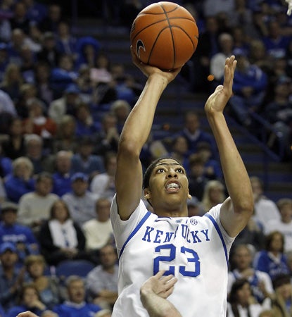 UK freshman Anthony Davis goes off for 14 points, 18 boards and five blocks to help his team win 40 straight at home. (AP)