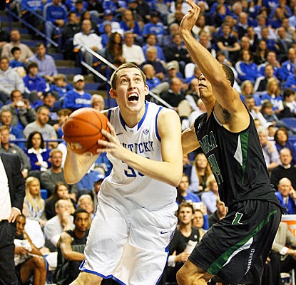 Kentucky's Kyle Wiltjer powers his way to a career-high 24 points against the Greyhounds. (US Presswire)