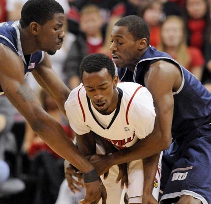 Georgetown ties up Louisville's Russ Smith while ending the Cardinals' 20-game home winning streak.  (AP)