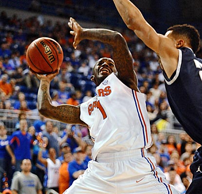 Florida's Kenny Boynton scores 26 points for the second straight game, narrowly missing his career high of 28. (AP)