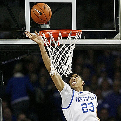 Anthony Davis is impressive with 22 points and 16 rebounds for the Wildcats. (US Presswire)