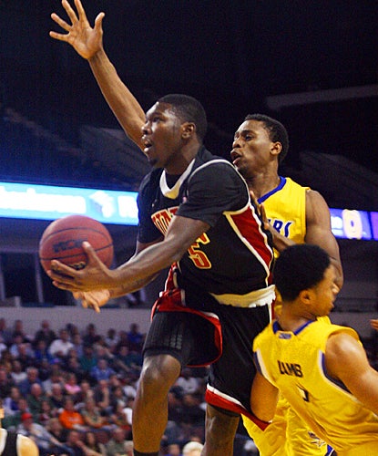Reggie Smith scores two of the 40 points UNLV gets from its bench players against the Roadrunners. (AP)