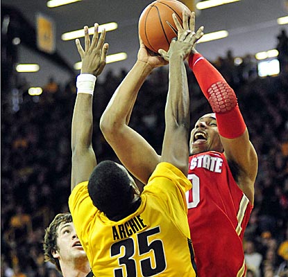 Jared Sullinger goes 13 for 18 from the field for 28 points to erase Ohio State's sloppy start. (AP)