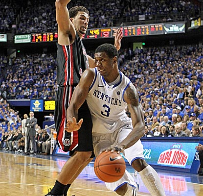 Kentucky's Terrence Jones no longer struggles from his dislocated finger, going 8 for 9 for 20 points. (Getty Images)