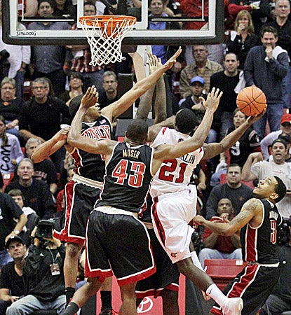 Jamaal Franklin scores the winning basket with three-tenths of a second left to give San Diego State a 69-67 win over UNLV. (AP)