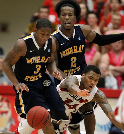 Isaiah Canaan's game-high 21 helps ensure Murray State remain the country's only unbeaten team. (AP)