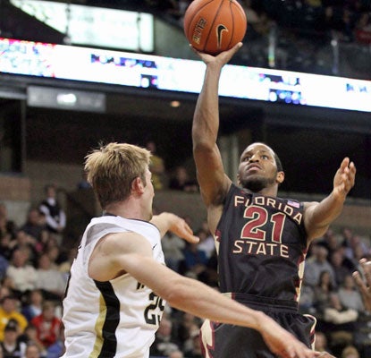 Florida State's Michael Snaer notches 18 points as the Seminoles roll through North Carolina.  (US Presswire)