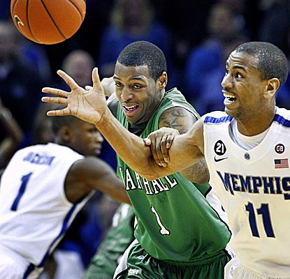 Wesley Witherspoon scores 12 points and takes a big charge to help keep Memphis tied atop the C-USA standings.  (AP)