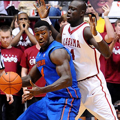The Gators' Patric Young powers his way to a game-high 19 points against Alabama. (US Presswire)