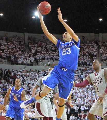 Anthony Davis elevates in the paint during the second half, in which the Wildcats outscore the Bulldogs 45-23.  (US Presswire)
