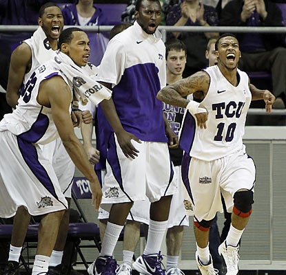 Hank Thorns (right) scores 14 points as the Horned Frogs bounce the 18th-ranked Lobos after a dominant second half. (AP)