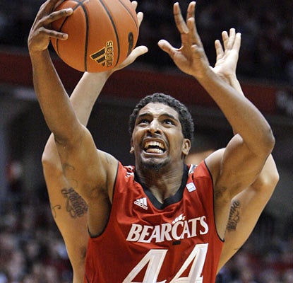 JaQuon Parker has a career night with 28 points as Cincy avenges a bad loss to Marquette on Feb. 11. (AP)