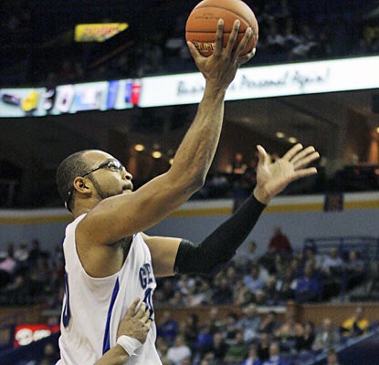 Gregory Echenique (season-high 20 points) and Creighton advance to the MVC finals where they'll face Illinois State. (AP)