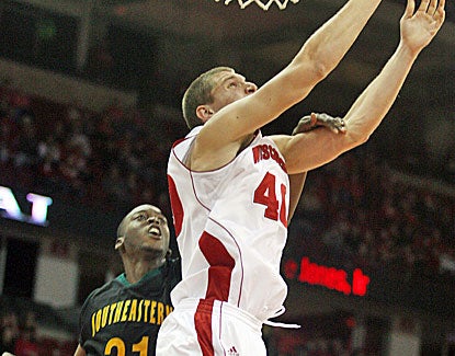 Jared Berggren leads the Badgers with 19 points on Sunday and Wisconsin scores the first 19 points in the game. (US Presswire)