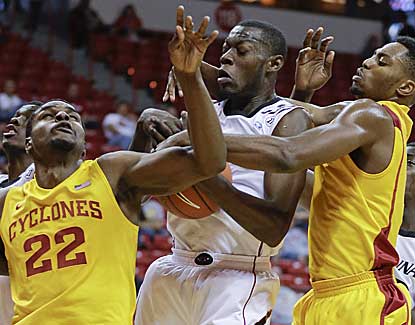 Cincinnati's Justin Jackson grabs a rebound from ISU's Anthony Booker, left, and Melvin Ejim. (AP)