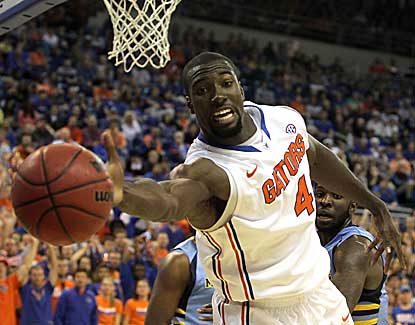 Florida center Patric Young tries to save the ball in the Gators' win over Marquette on Thursday. (US Presswire)