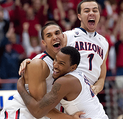 Arizona struggles to find a rhythm all night, but rallies from a six-point deficit in the final minute.  (US Presswire)