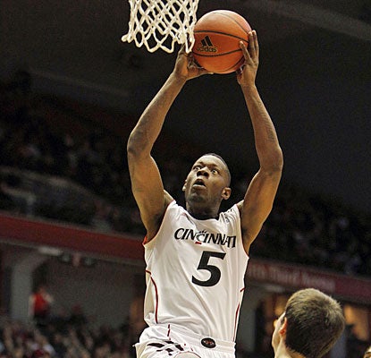 Justin Jackson contributes nine points, seven rebounds and two blocks to the Cincy victory cause.  (AP)