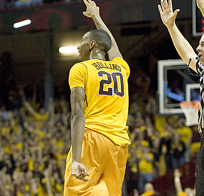 Austin Hollins finishes with 19 points after netting five 3-pointers in less than four minutes.  (US Presswire)