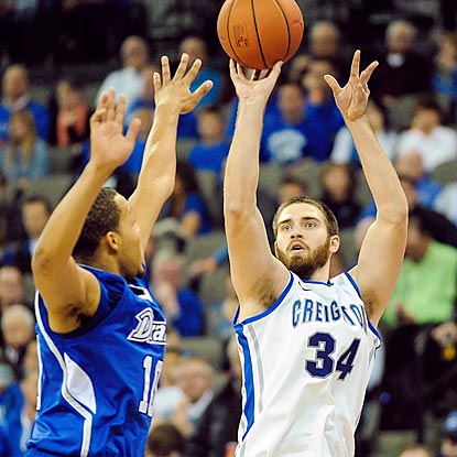 Drake's Jeremy Jeffers can't stop Creighton's Ethan Wragge, who makes six of his team's 16 3-point field goals.  (Getty Images)