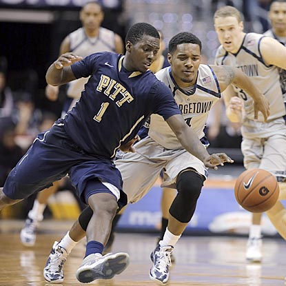 Pittsburgh's Tray Woodall (1), shown battling D'Vauntes Smith-Rivera for a loose ball, records a game-high seven assists.  (AP)