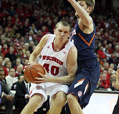 Six-foot-10 senior Jared Berggren hits for 15 points and pulled down a season-high 12 boards as the Badgers dominate Illinois. (US Presswire)